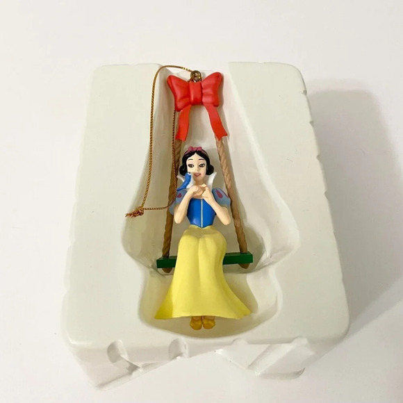 Vintage Snow White Disney Christmas Magic Collectible Ornament - Picture 8 of 16